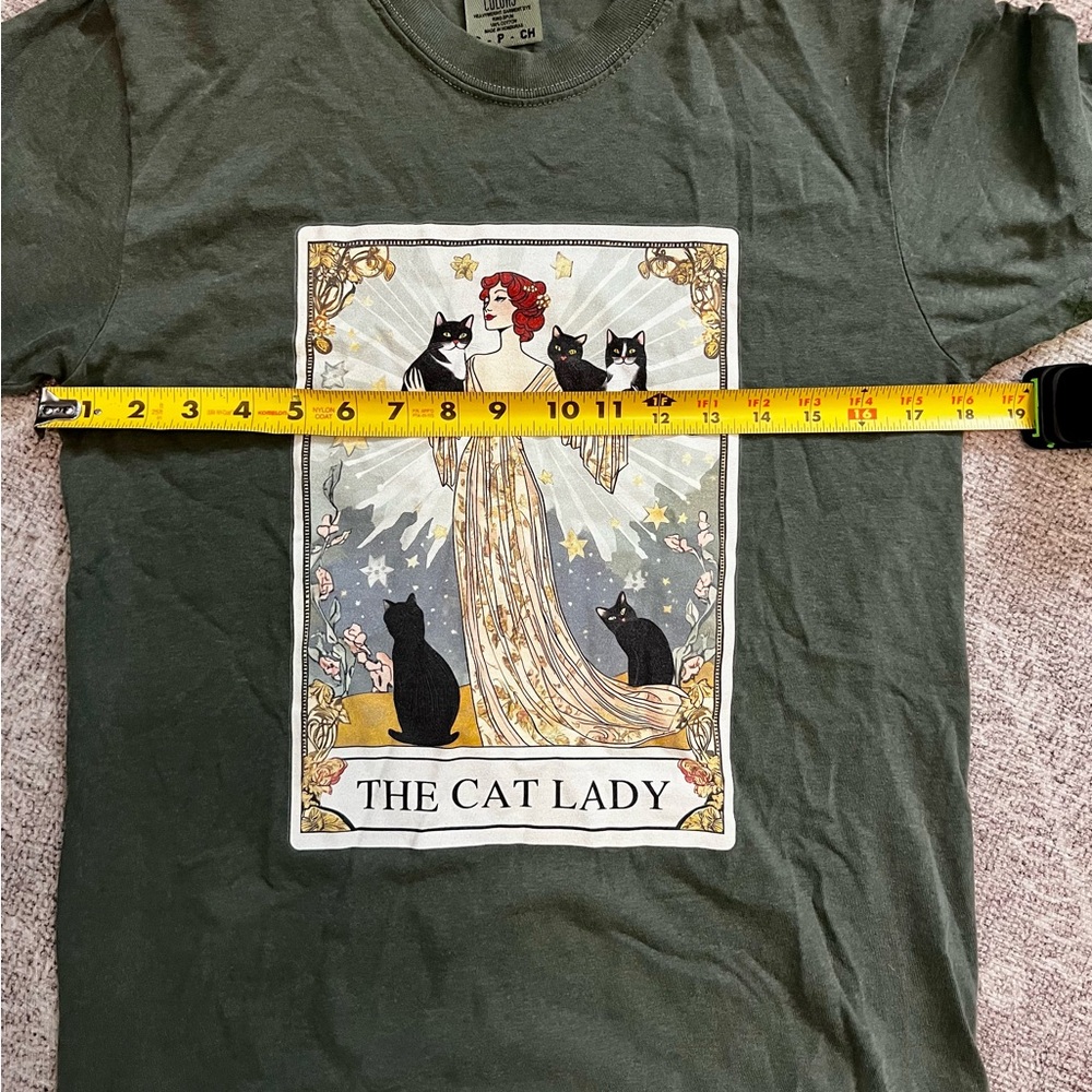 Women’s small cat lady t shirt - Picture 3 of 4
